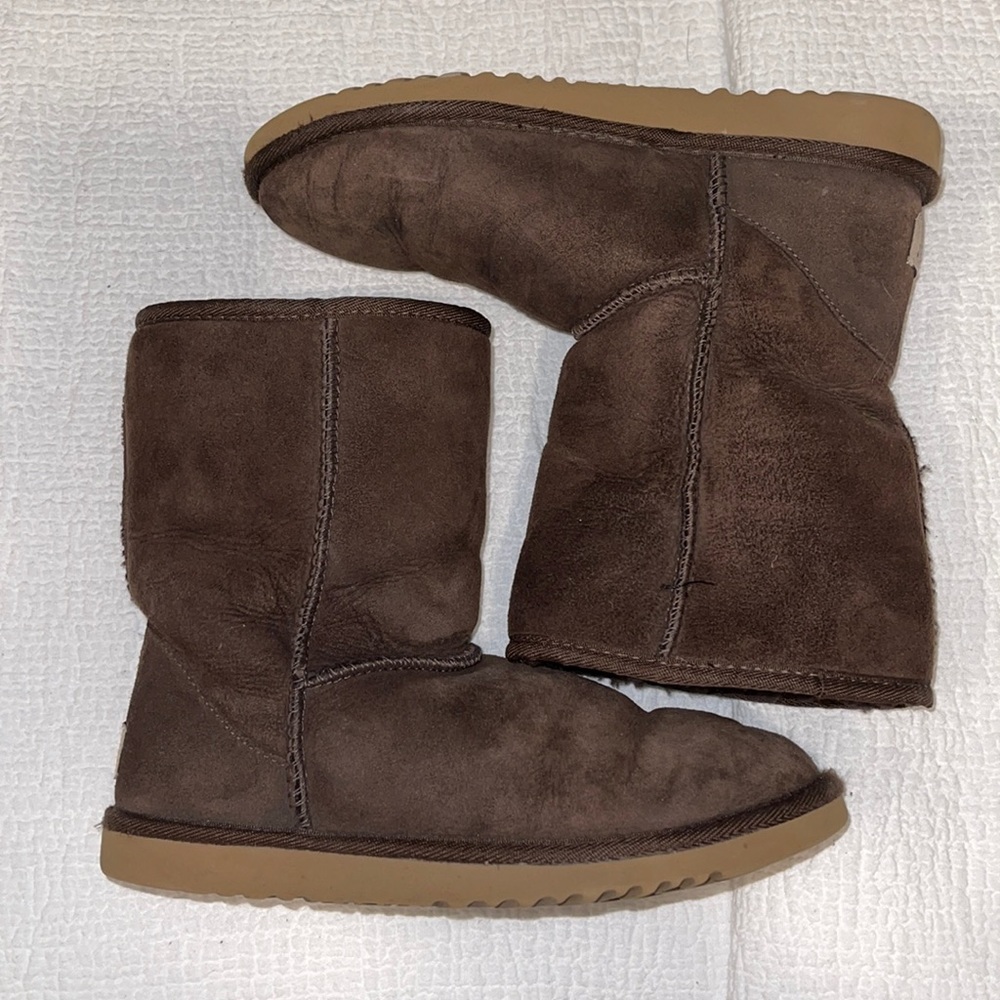 UGG BROWN CLASSIC SHORT BOOT